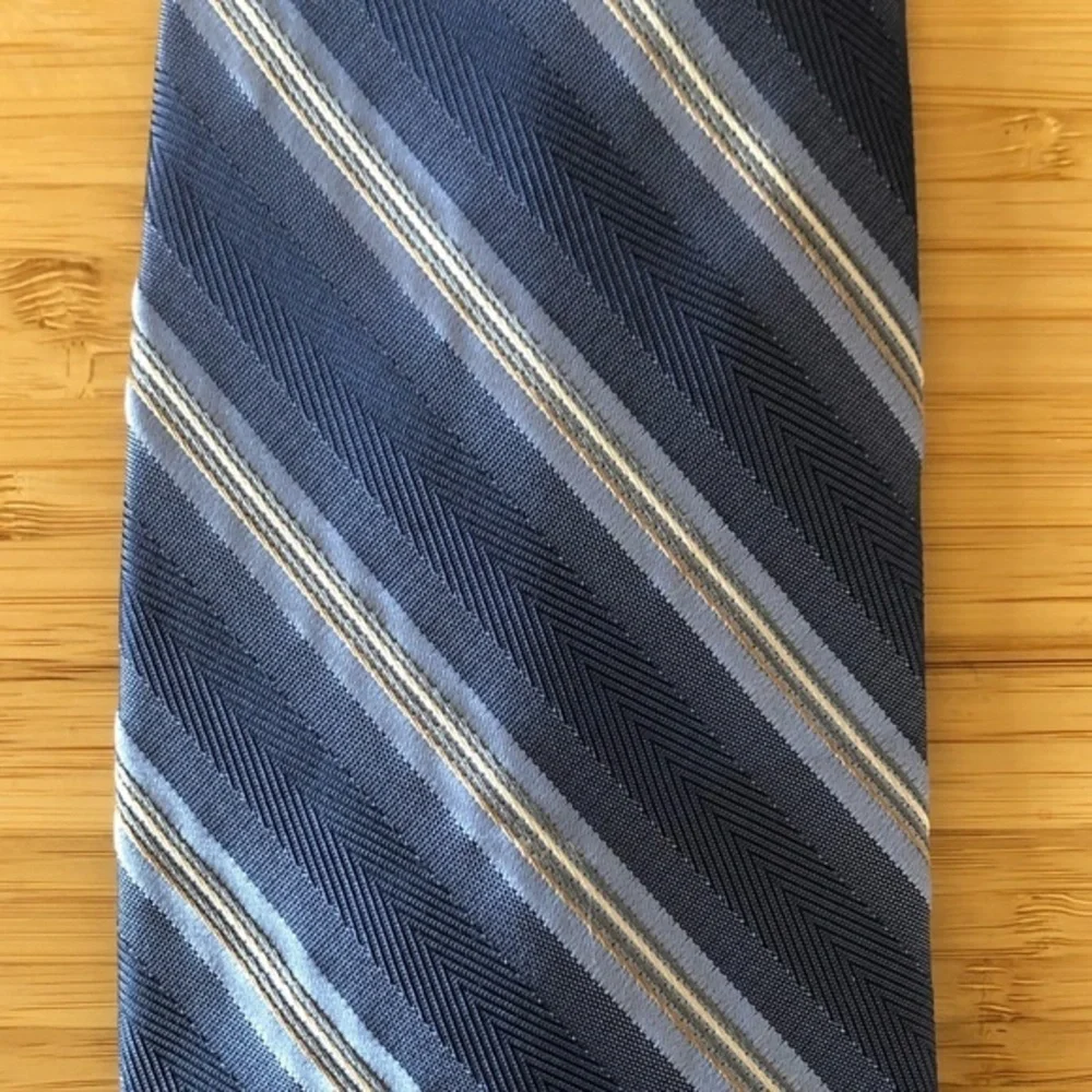 Calvin Klein Silk Tie In Stripes Of Blue Hues!
